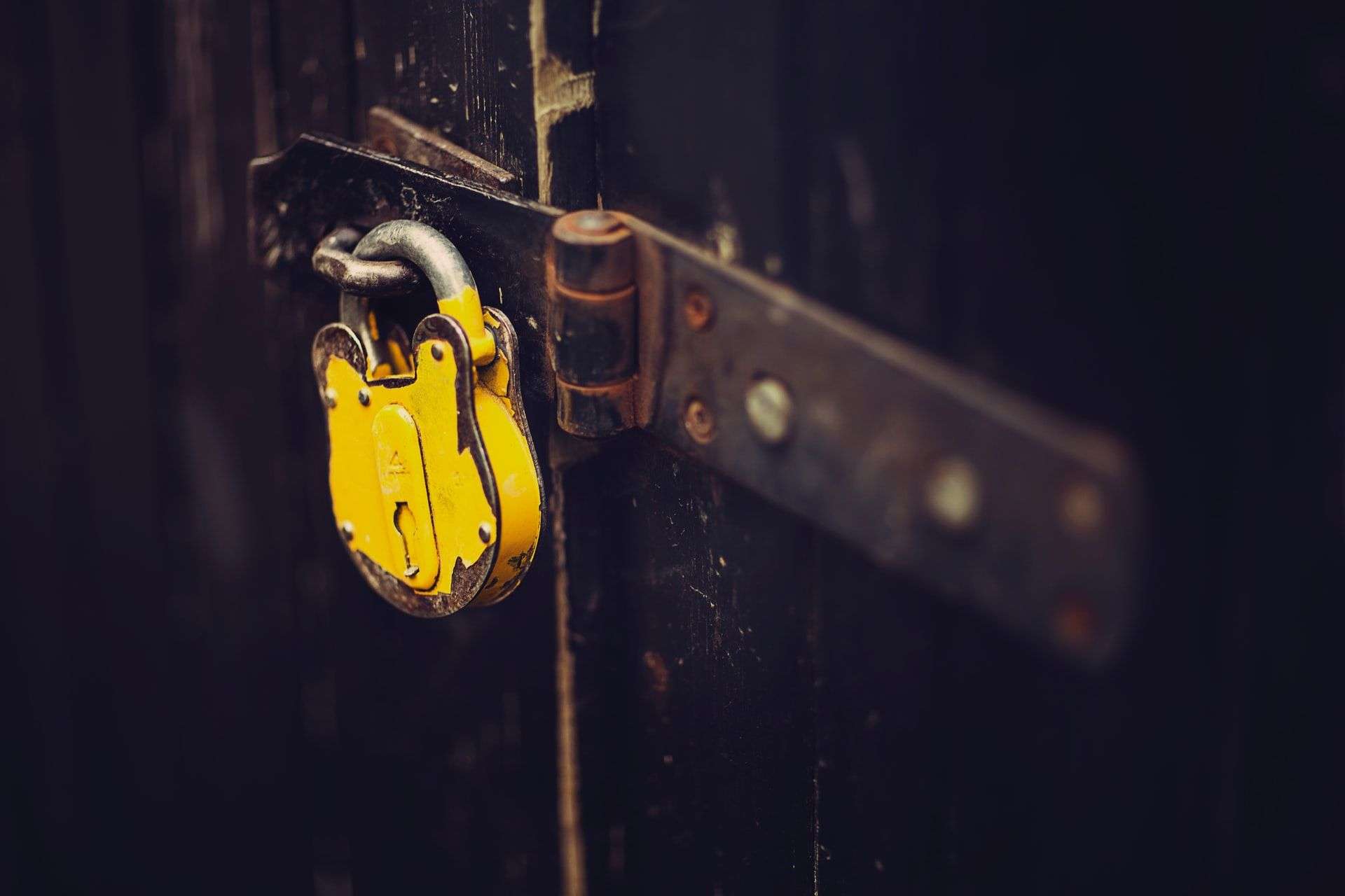 Yellow pad lock