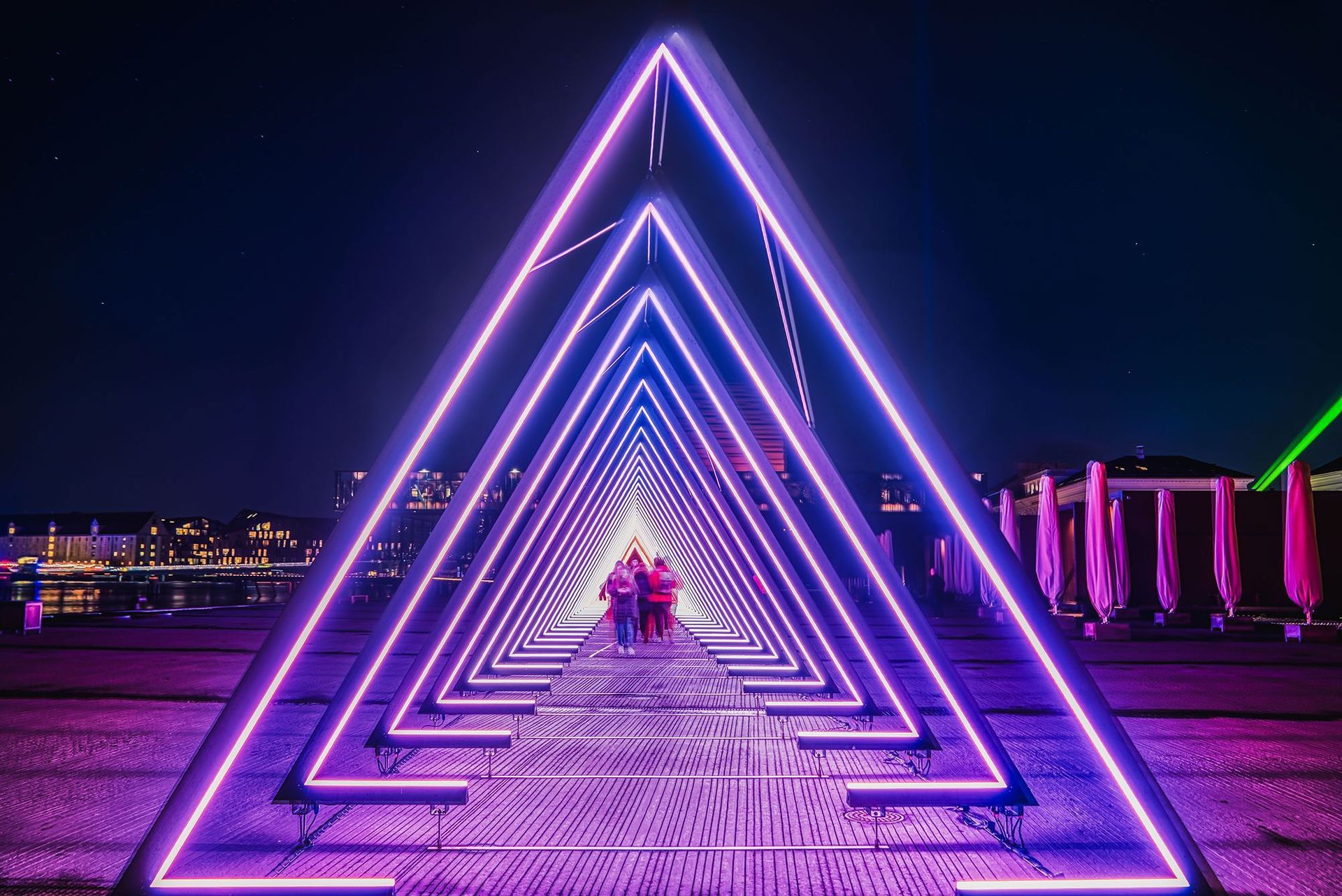 Triangular event light display